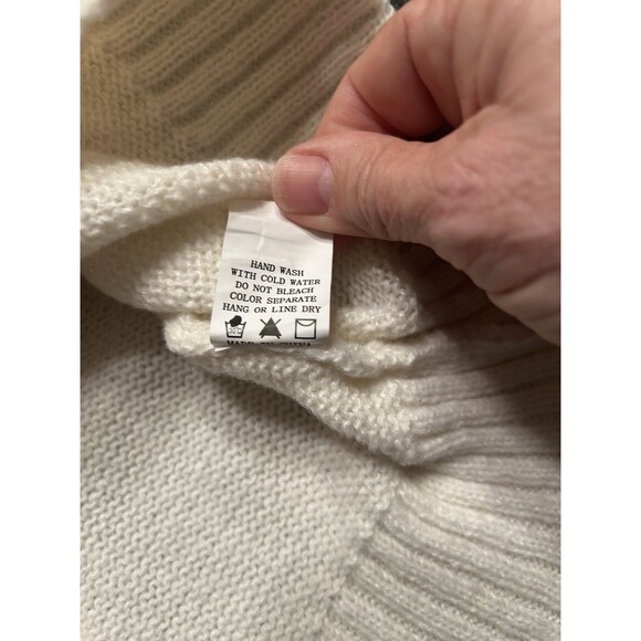 Luna Ivy 3 D Crocheted Cherry Short Sleeve Ivory Cropped Sweater Size Small - Picture 7 of 7